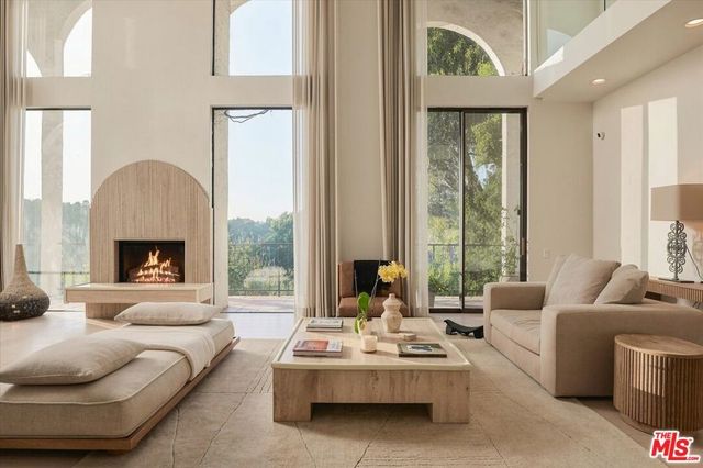 2299 Gloaming Way, Beverly Hills