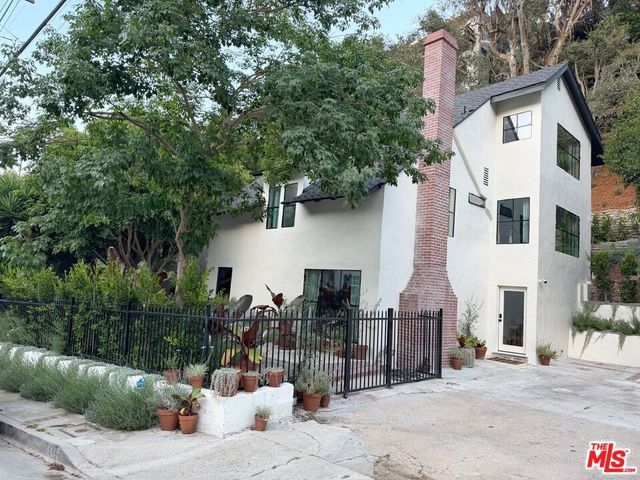 8334 Kirkwood Drive, Los Angeles