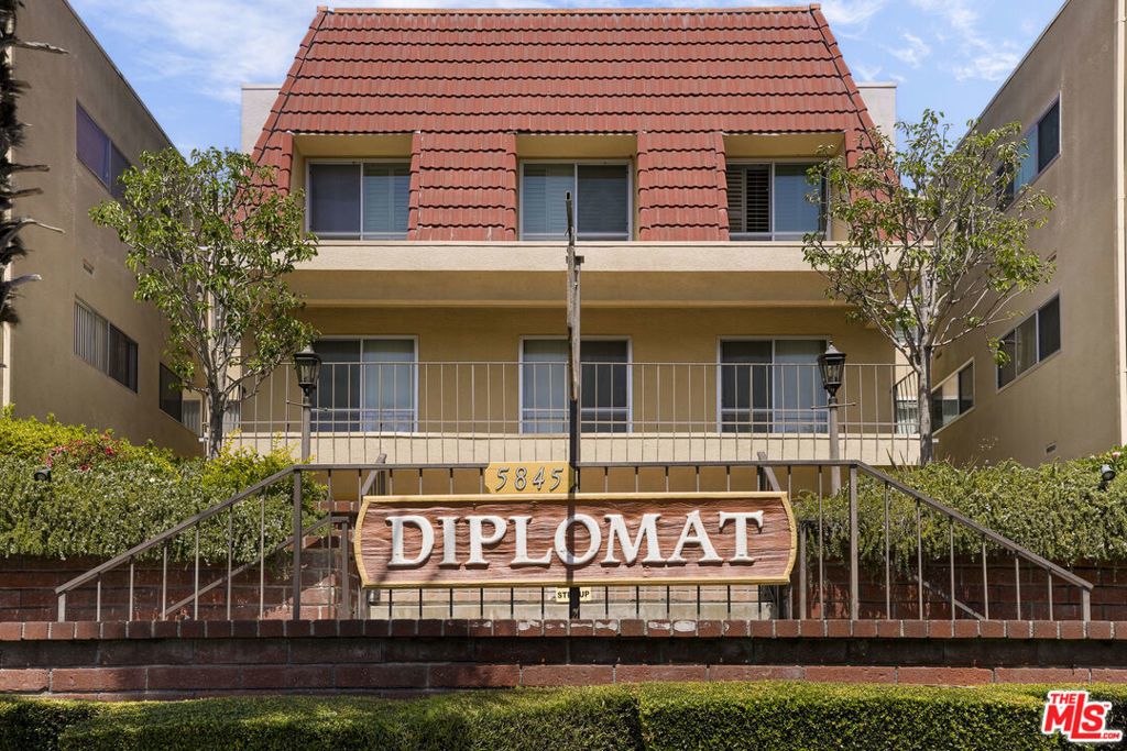 5845 Doverwood Drive # 106, Culver City