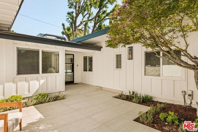 23122 Bigler Street, Woodland Hills