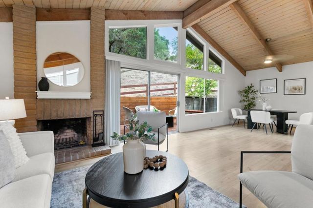 22990 Cricket Hill Road, Cupertino