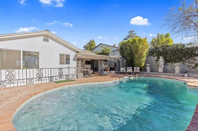 22444 Venido, Woodland Hills