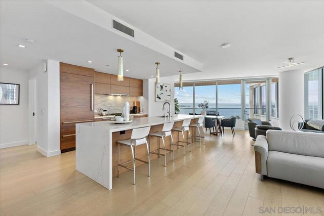 888 W E St # 1001, San Diego