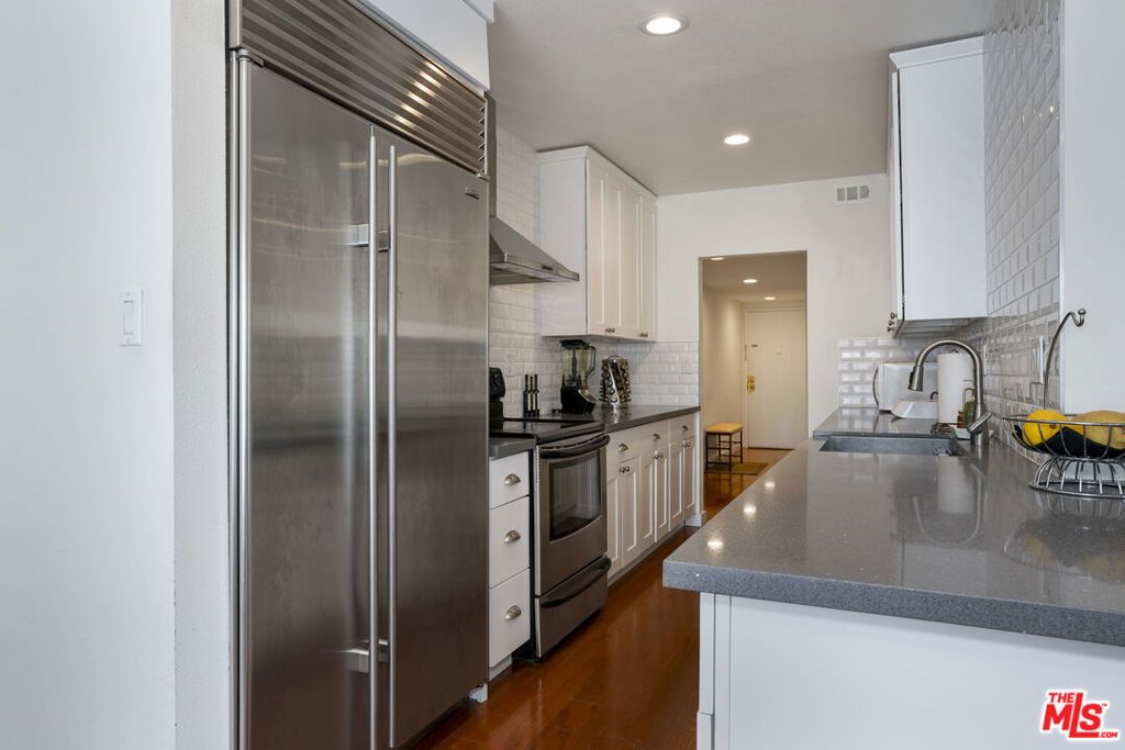 5845 Doverwood Drive # 213, Culver City