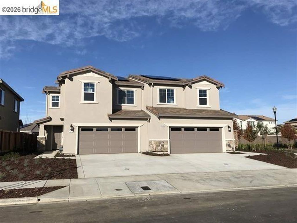 737 Jennifer Street, Brentwood