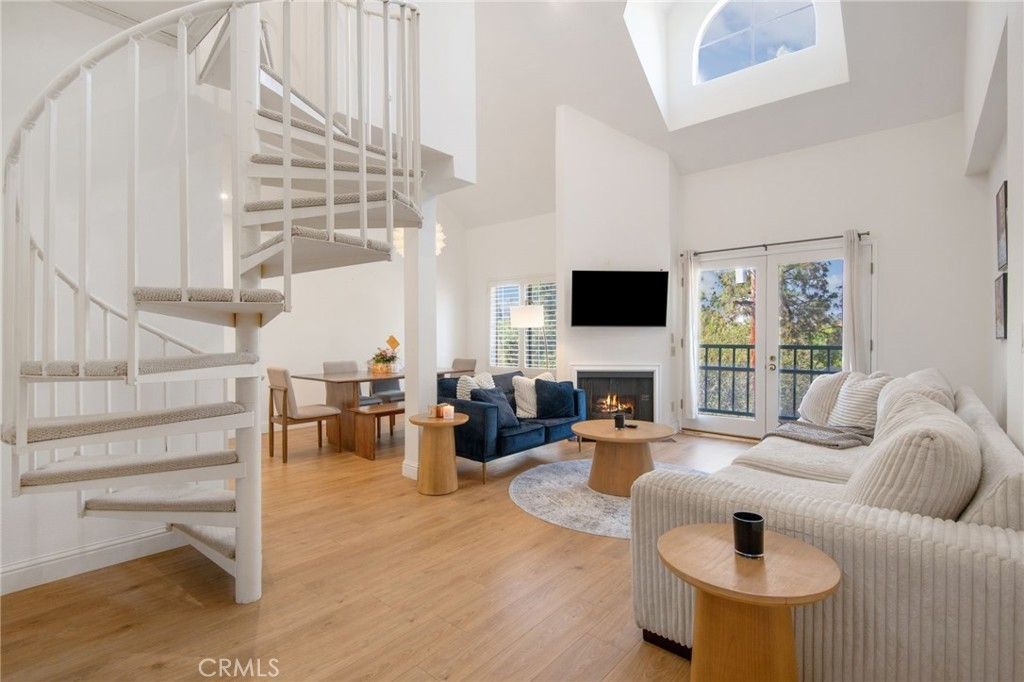 13220 Valleyheart Drive # 305, Studio City