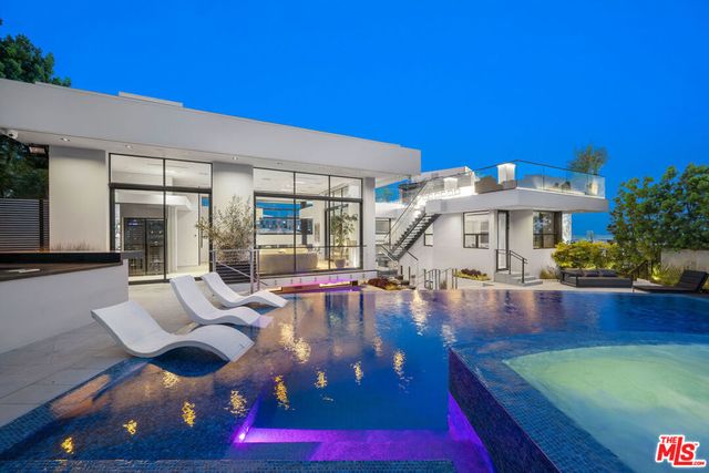 1317 Londonderry Place, Los Angeles