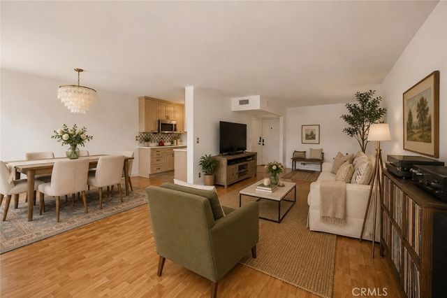 14141 Dickens # 312, Sherman Oaks