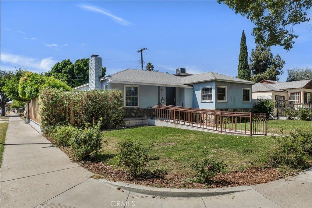8101 Lemona, Los Angeles