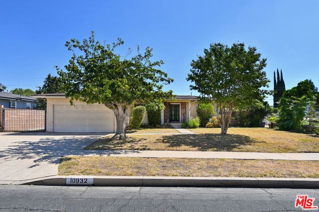 10932 Whitaker Avenue, Los Angeles
