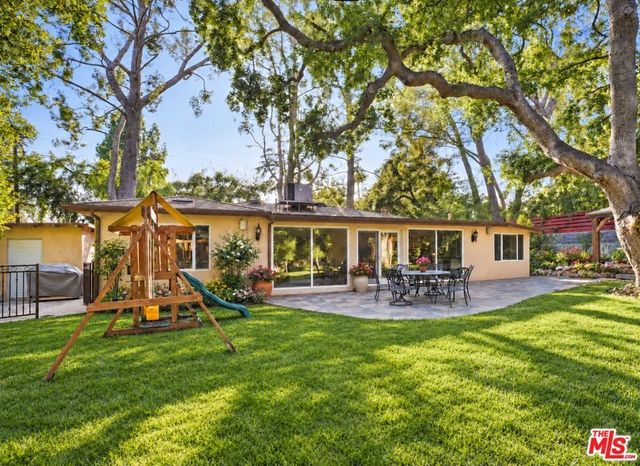 2452 N Altadena Drive, Altadena