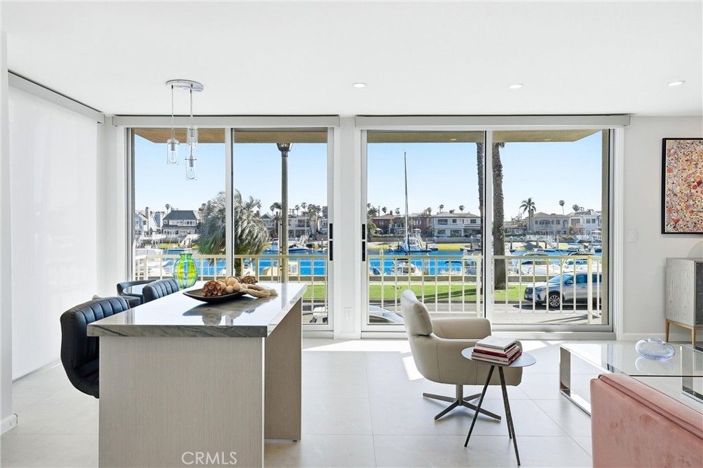 383 Bay Shore # 203, Long Beach