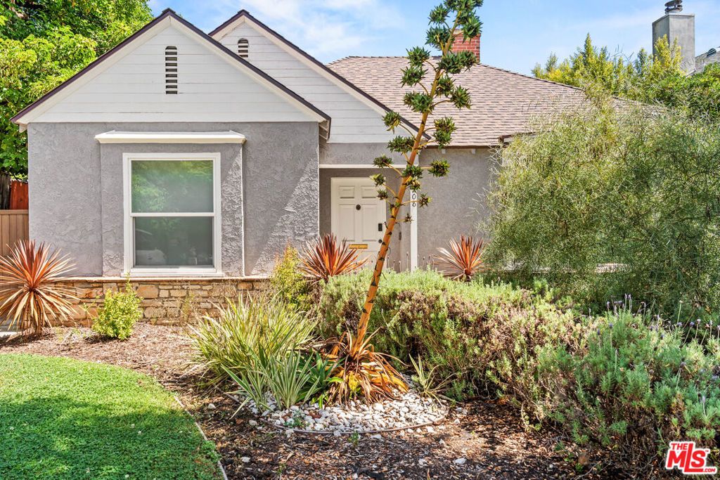 208 N Bowling Green Way, Los Angeles