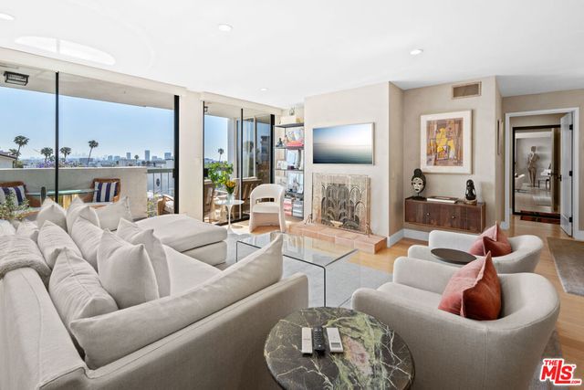 321 N Oakhurst Drive # 601, Beverly Hills