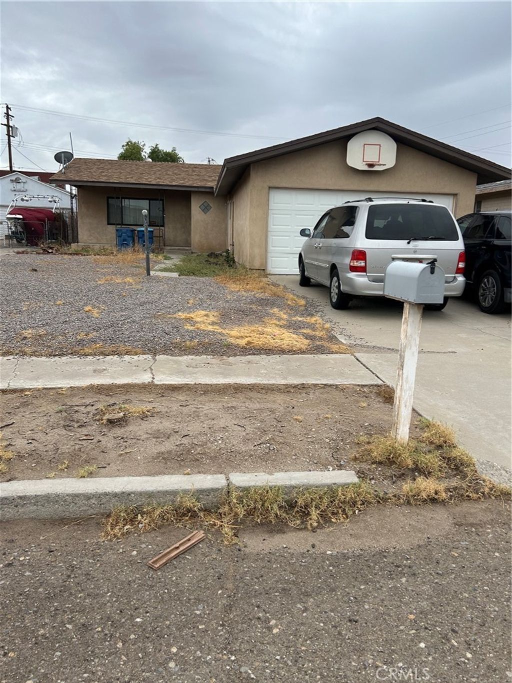 555 California, Needles