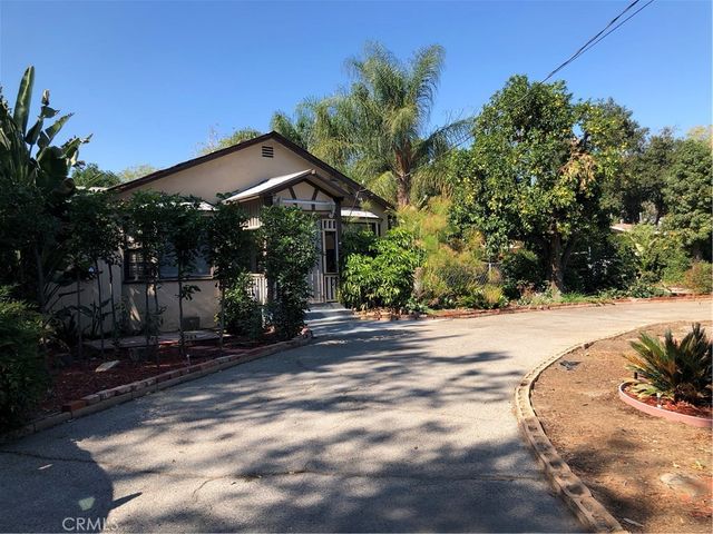 9019 Noble Avenue, Los Angeles