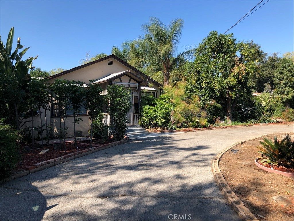 9019 Noble Avenue, Los Angeles