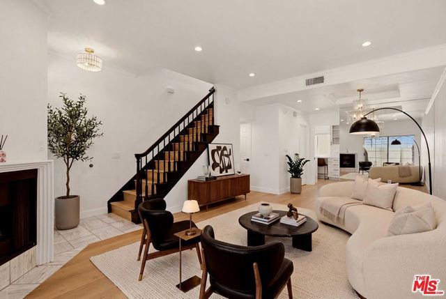 5145 Yarmouth Avenue # 19, Los Angeles