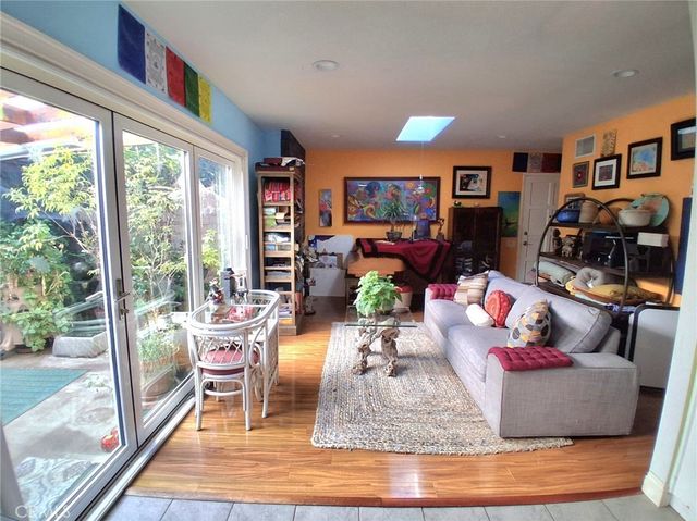 7552 Corbin Avenue # 4, Reseda