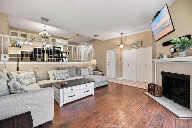 18360 Collins Street # L, Tarzana