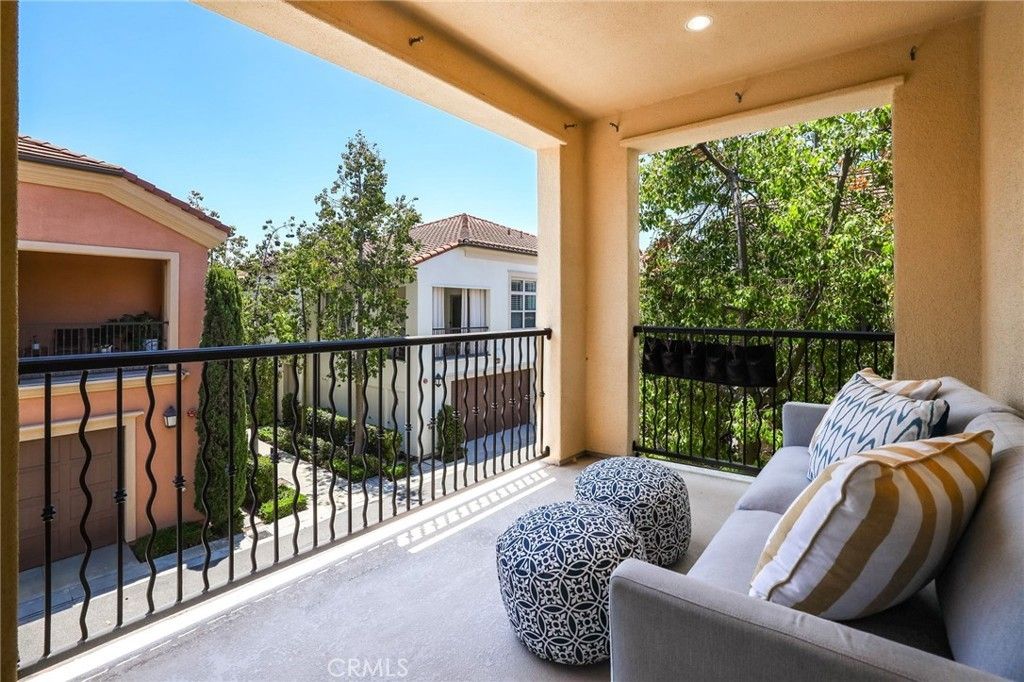 47 Mayfair, Irvine