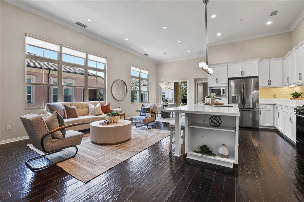 47 Mayfair, Irvine