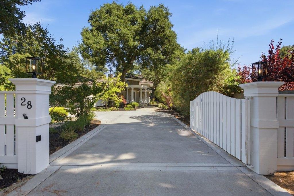 28 Holbrook Lane, Atherton