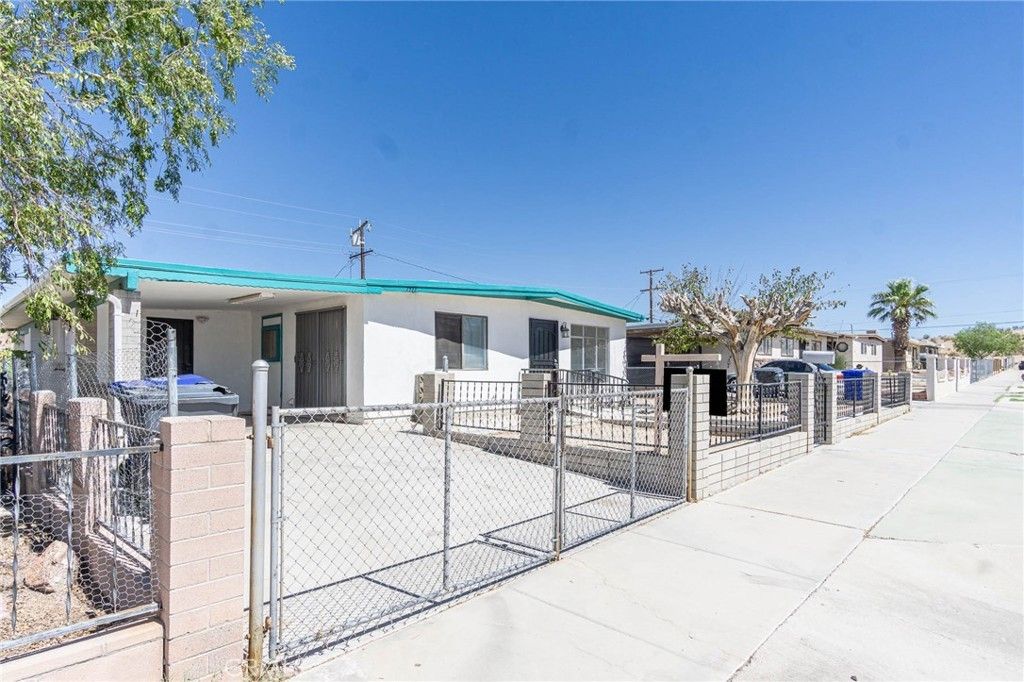 1111 Taos, Barstow