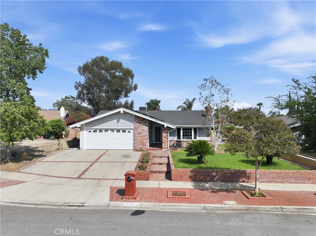 8755 Tangelo, Fontana