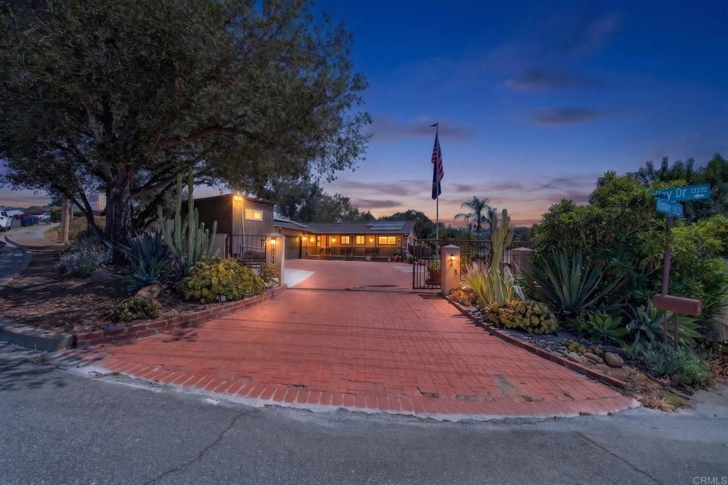 13385 Marjay Drive, Lakeside