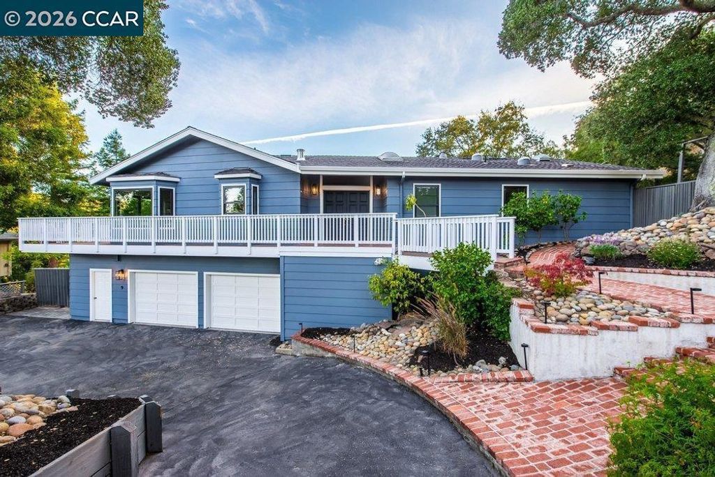 9 Valley Court, Orinda