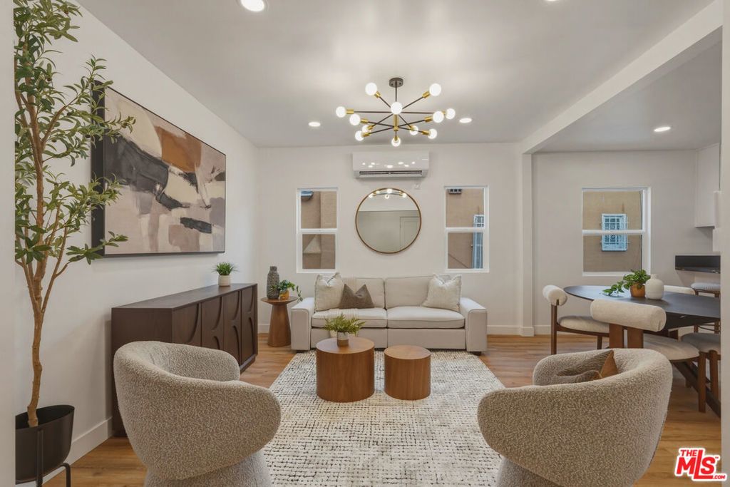 528 W 99th Street, Los Angeles