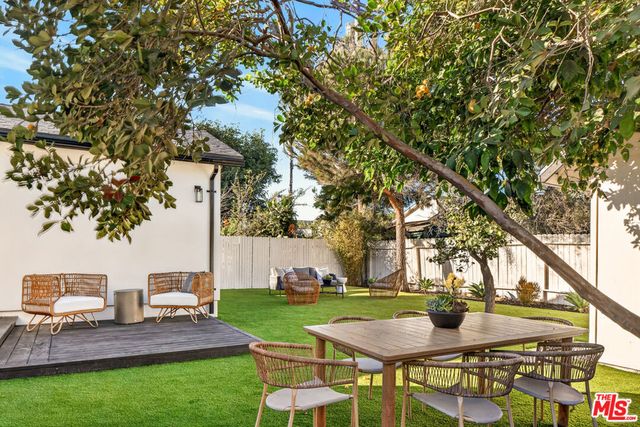 4226 Redwood Avenue, Los Angeles
