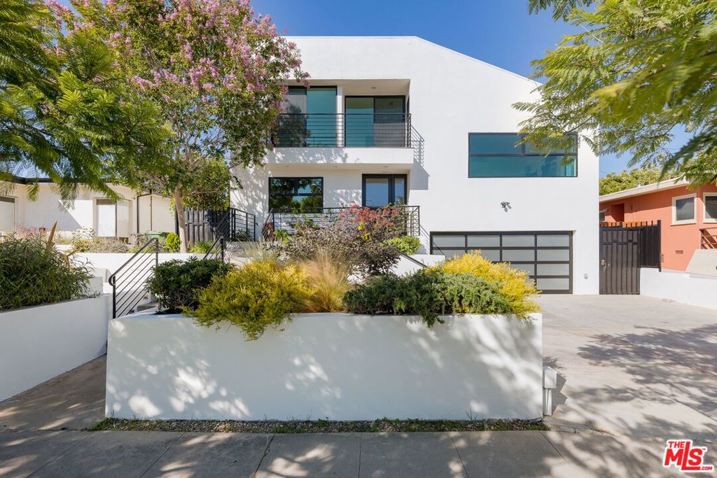 3470 Cabrillo Boulevard, Los Angeles