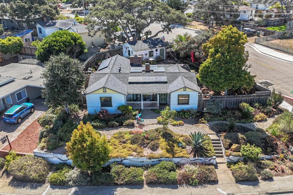 202 Edinburgh Avenue, Monterey