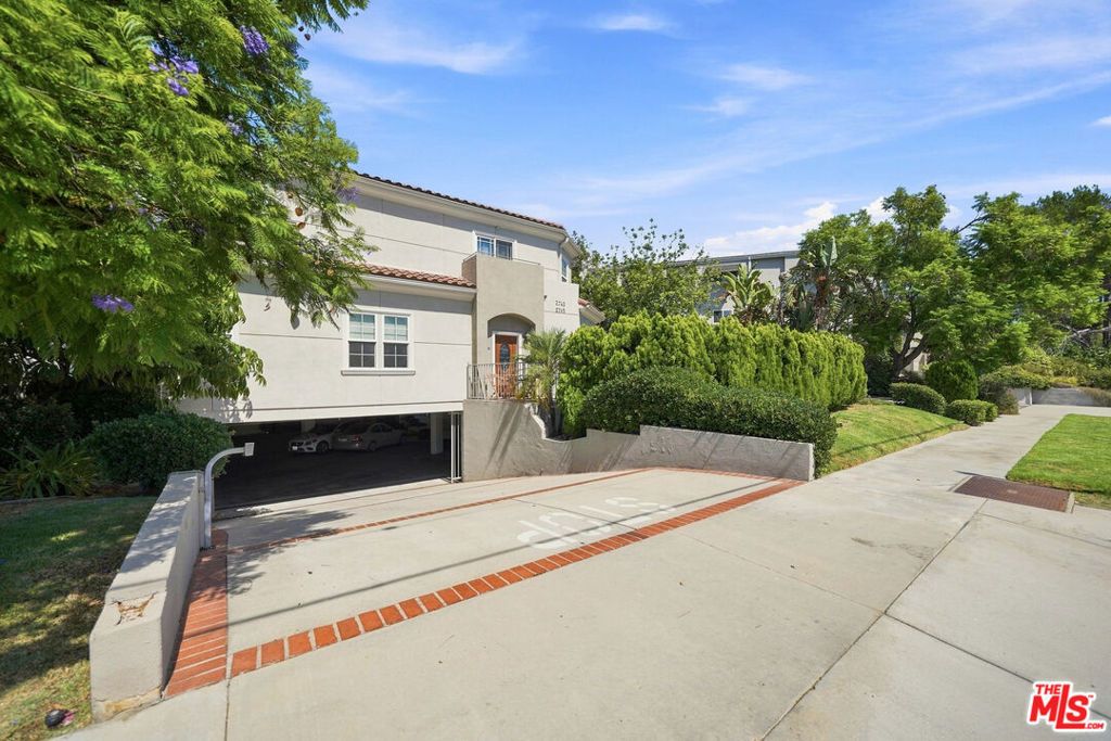 2743 Montrose Avenue # 108, Montrose