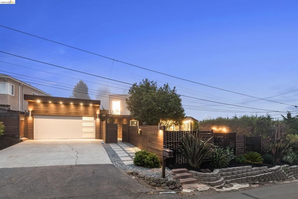 5800 Saint Paul Ct, Oakland