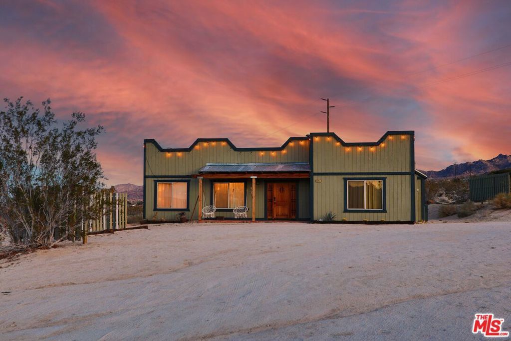 6767 California Avenue, Joshua Tree