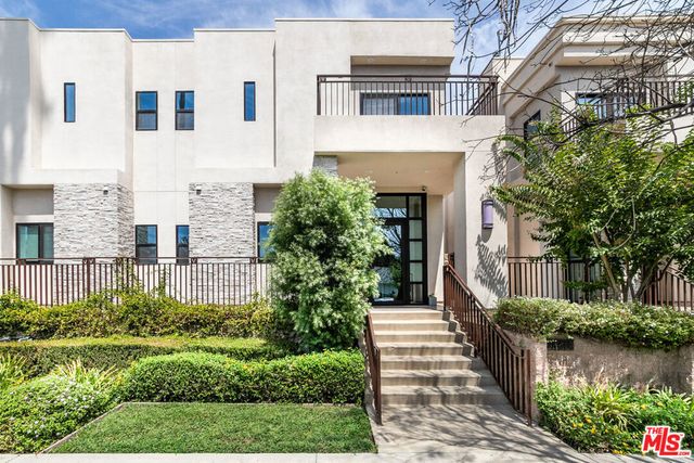 18723 Redwing Street, Tarzana