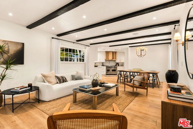 16644 Calneva Drive, Encino