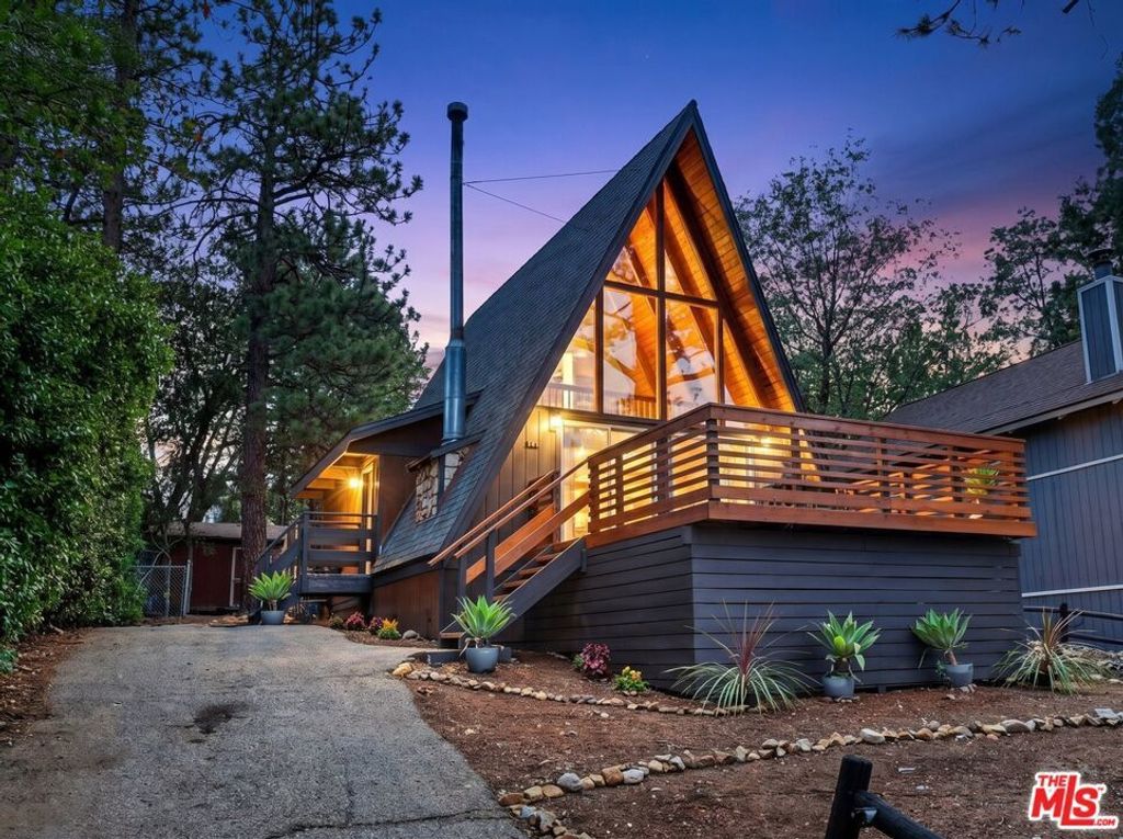 691 Santa Barbara Avenue, Sugarloaf