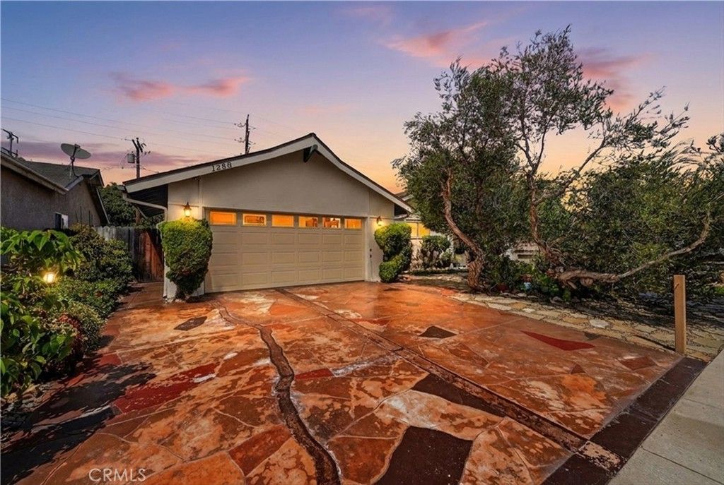 1288 Londonderry Street, Costa Mesa