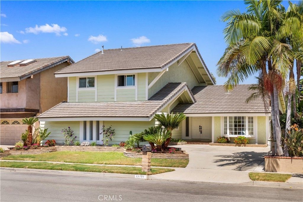 13791 Solitaire, Irvine
