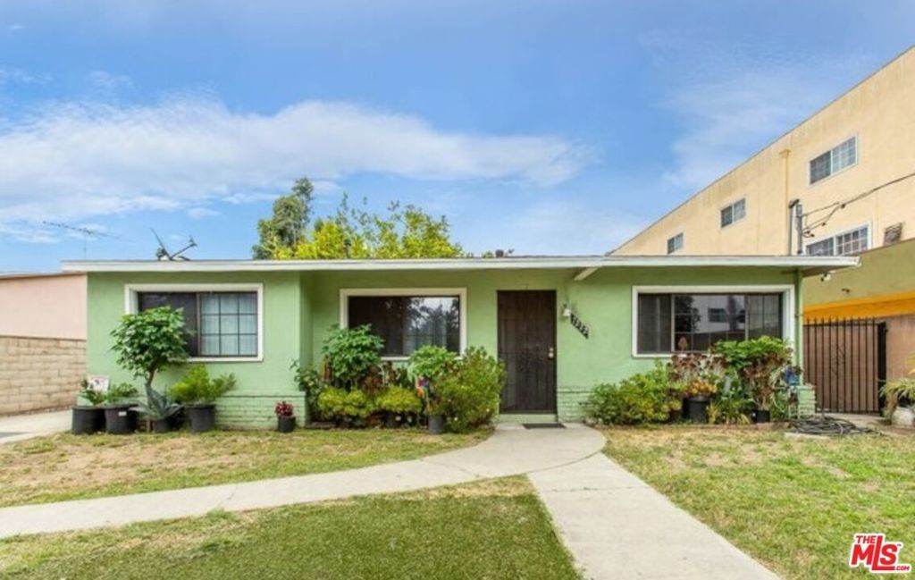 7222 Tyrone Avenue, Los Angeles