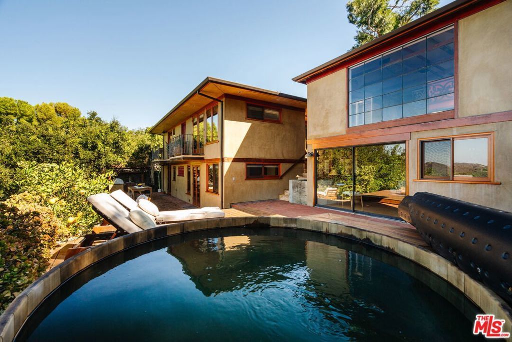 21071 Waveview Drive, Topanga