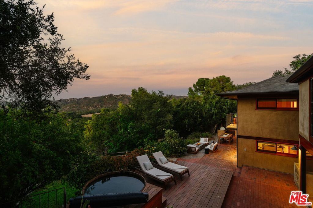 21071 Waveview Drive, Topanga