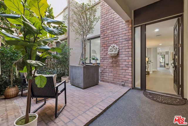 141 S Linden Drive # 104, Beverly Hills