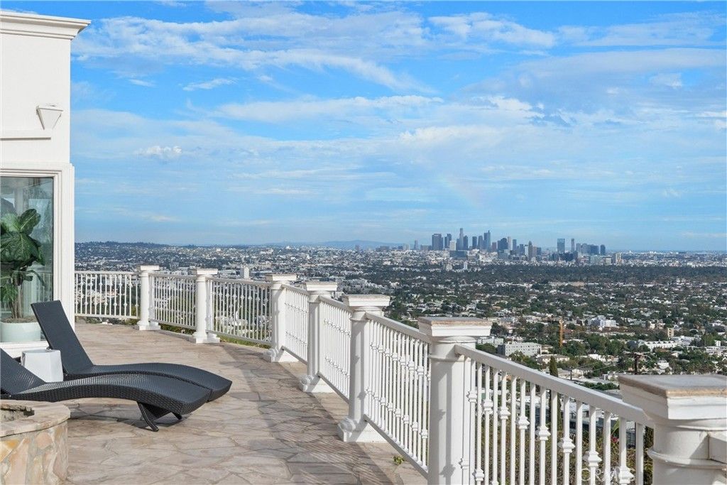 8527 Hedges Way, Los Angeles
