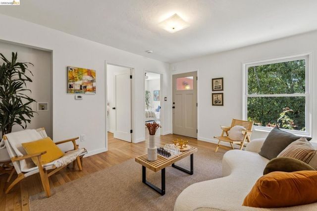 2218 Parker St, Berkeley