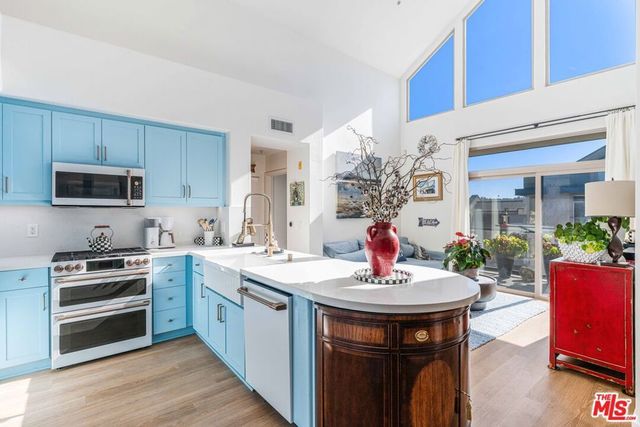 13044 Pacific # 424, Playa Vista